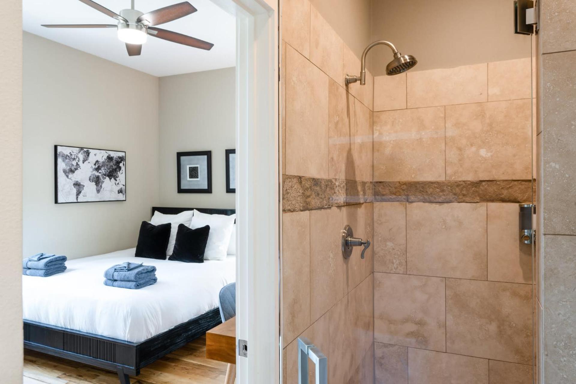 Upstay - New Modern With Private Pool Holiday home *