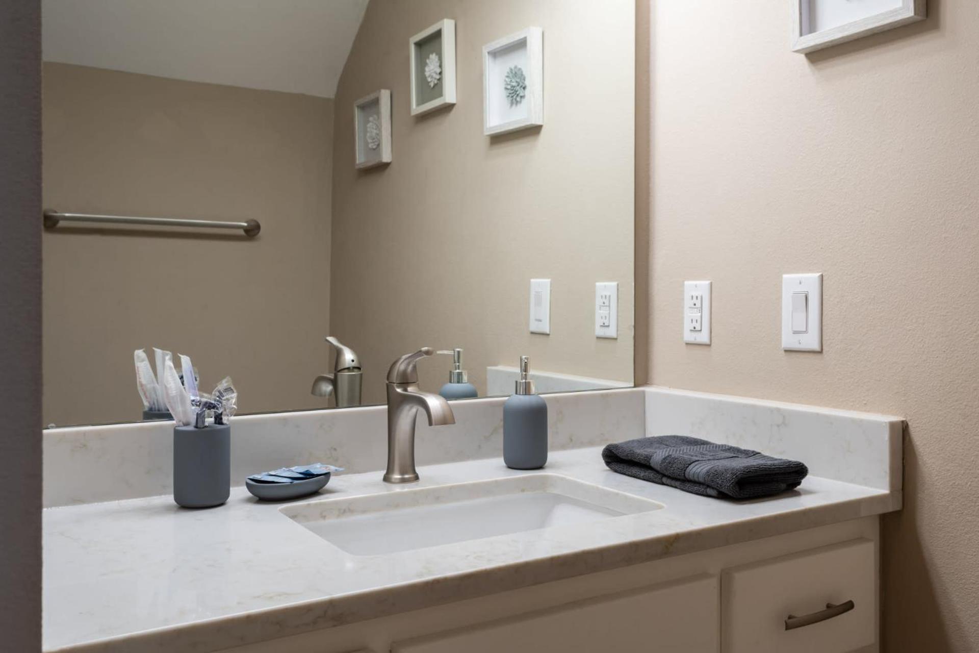 Holiday home Upstay - New Modern With Private Pool Austin