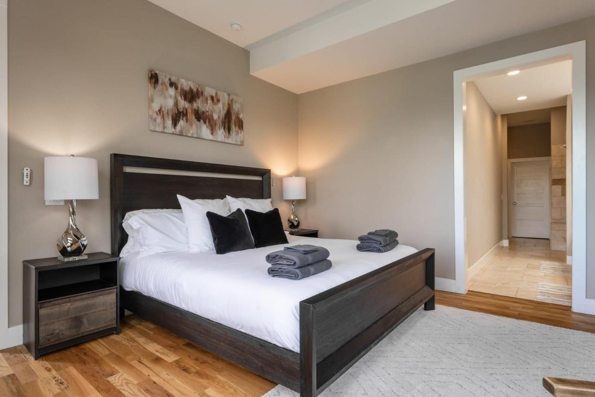 Holiday home Upstay - New Modern With Private Pool