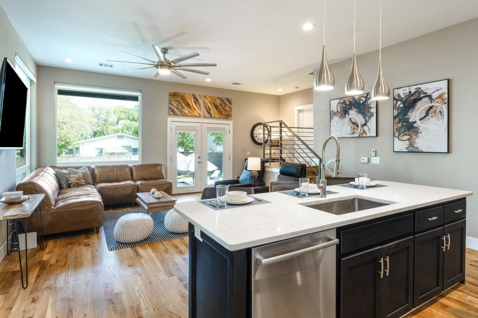 Upstay - New Modern With Private Pool Holiday home