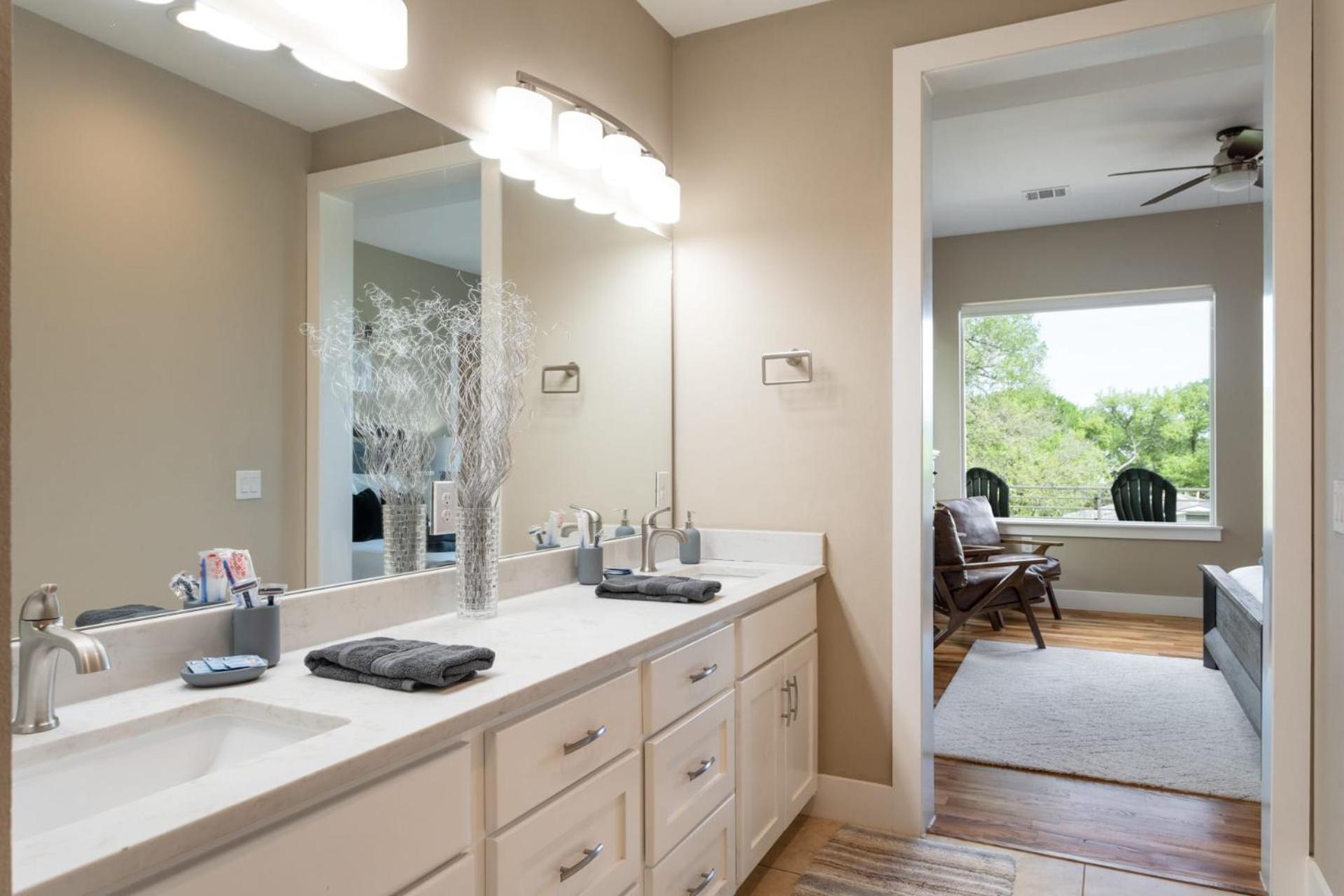 Upstay - New Modern With Private Pool Holiday home Austin