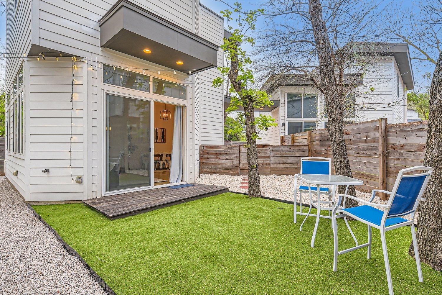 Holiday home Off The Hook In With Chic 2br Retreat Firepit