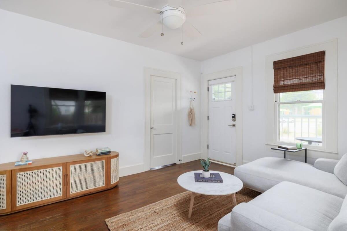 Free Parking 2br East Side - Fresco By Portoro Holiday home