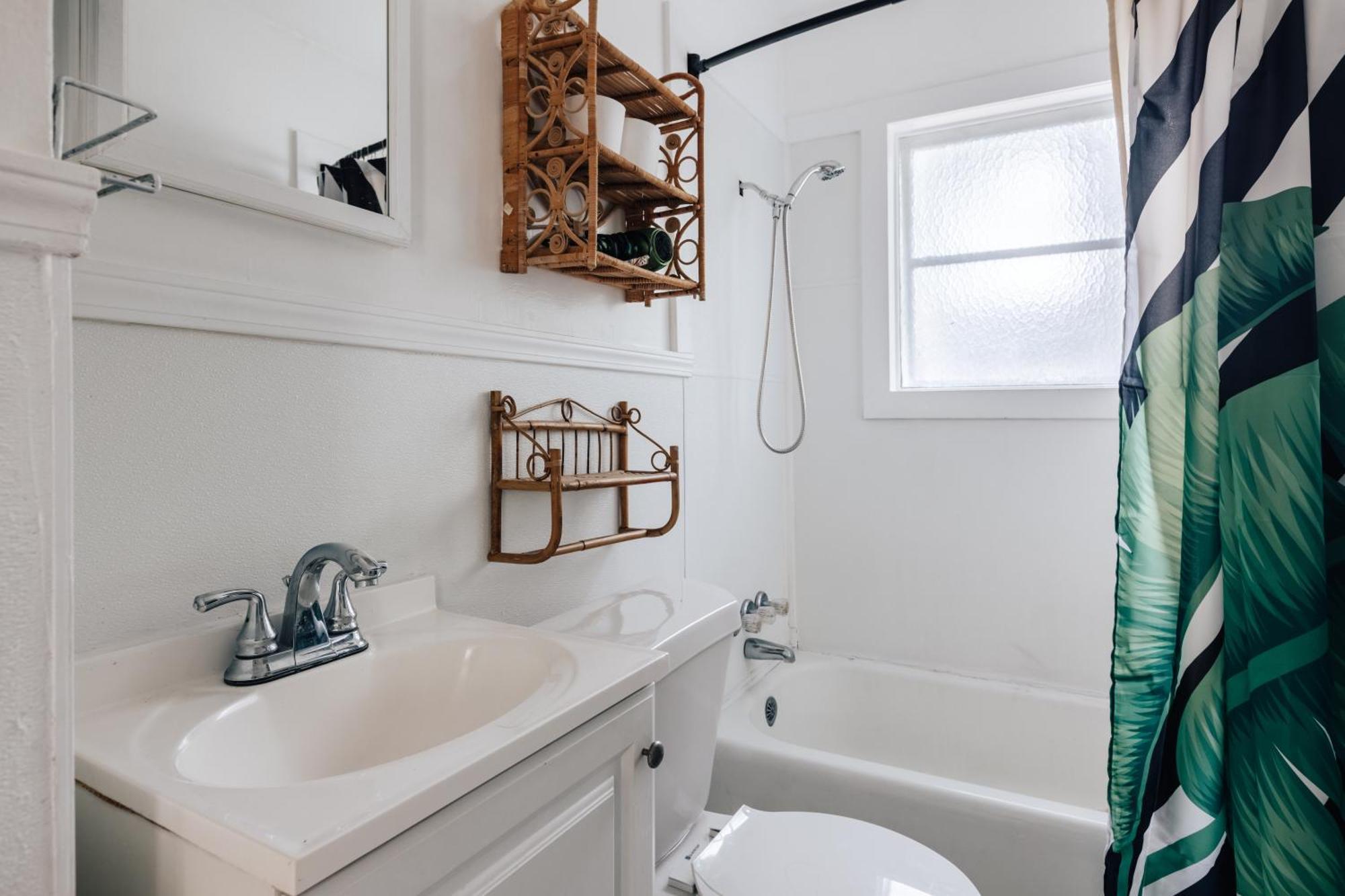Charming Tree House Retreat Near Ut Campus, Moody Center & Capitol *