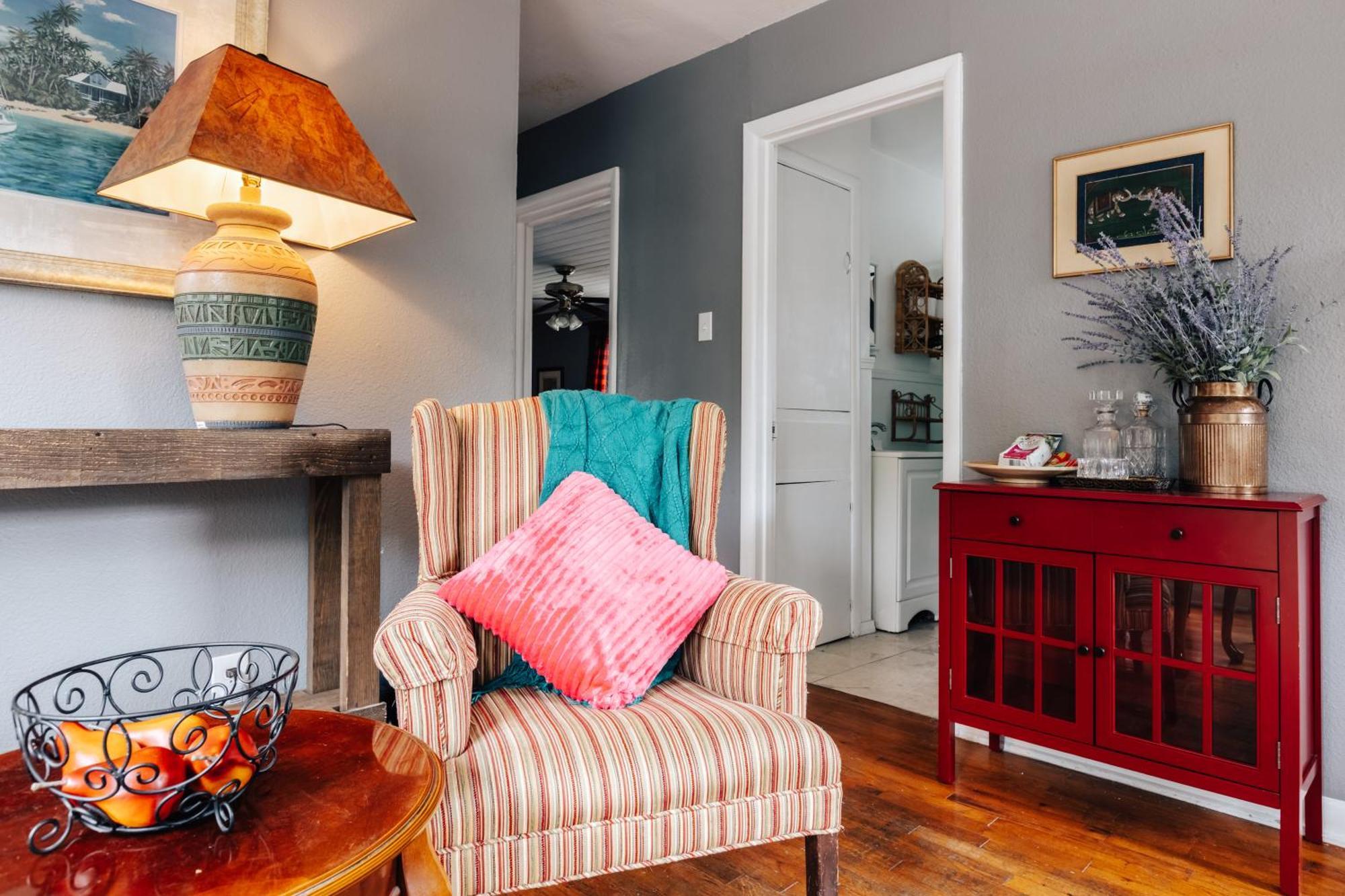 Holiday home Charming Tree House Retreat Near Ut Campus, Moody Center & Capitol Austin