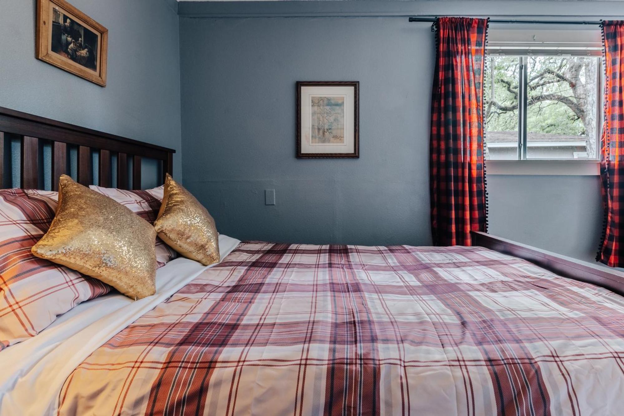 Charming Tree House Retreat Near Ut Campus, Moody Center & Capitol