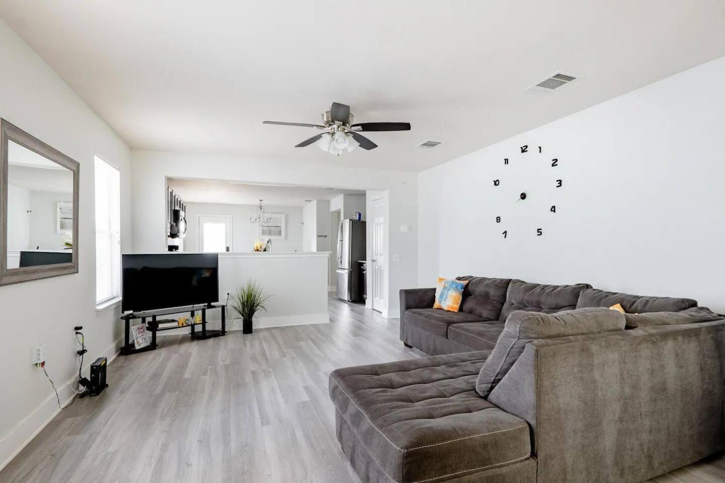 Holiday home Serenity Near Downtown & Airport