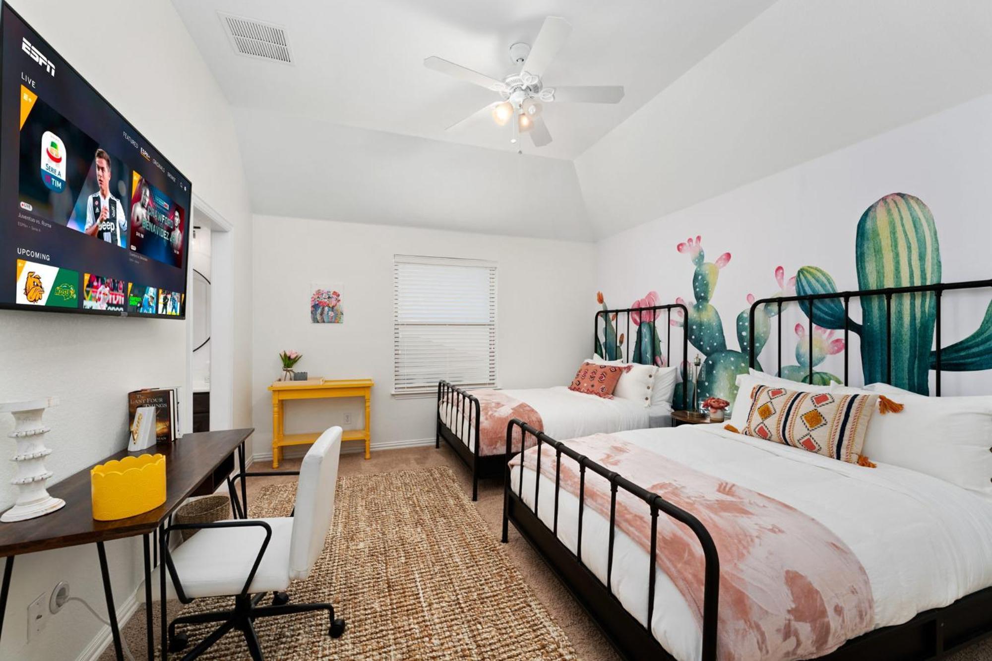 Upstay - Spacious W Pool-hot Tub-office-yard Austin