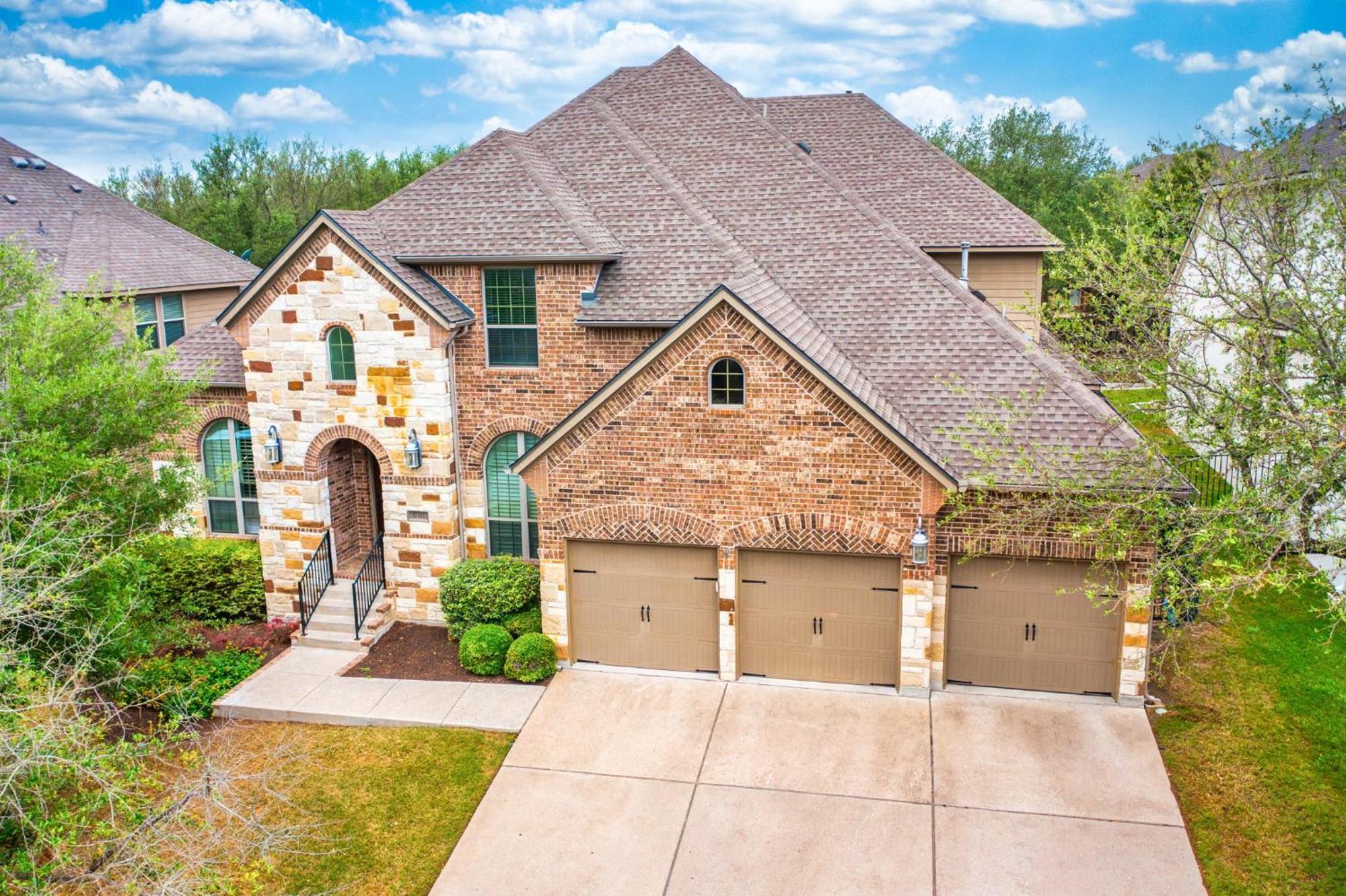Holiday home Upstay - Spacious W Pool-hot Tub-office-yard Austin