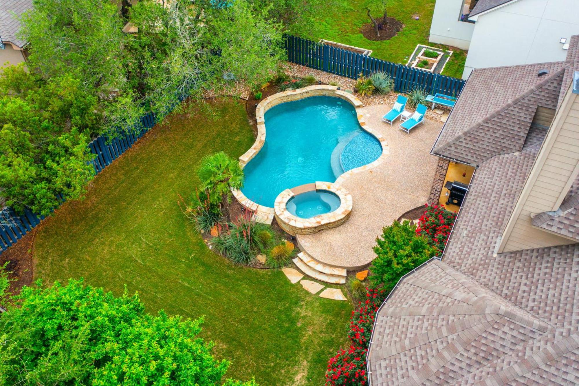 Upstay - Spacious W Pool-hot Tub-office-yard Holiday home