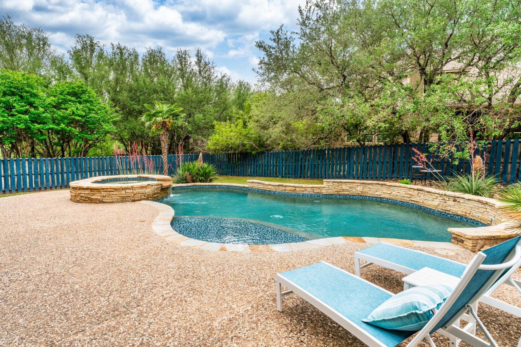 Upstay - Spacious W Pool-hot Tub-office-yard Holiday home