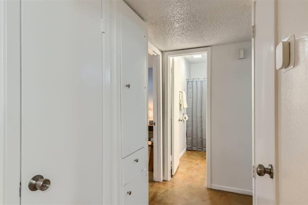 2b Getaway - Sleeps 6 - Pool, Pkg - Walk Dtwn Apartment *