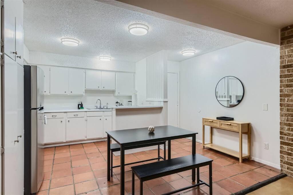 2b Getaway - Sleeps 6 - Pool, Pkg - Walk Dtwn *