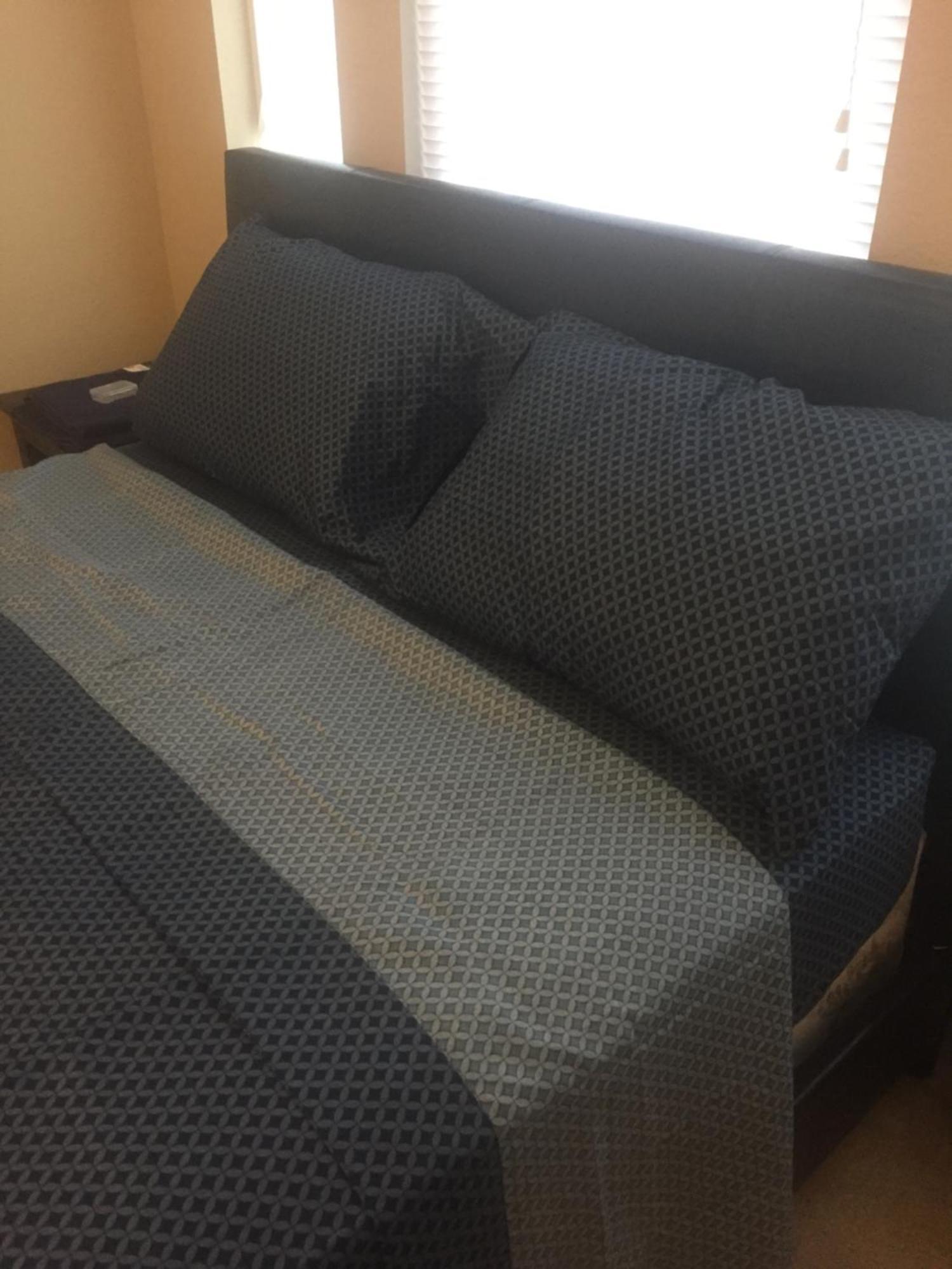 Homestay With Shared Bath, 20 Mins To Tesla