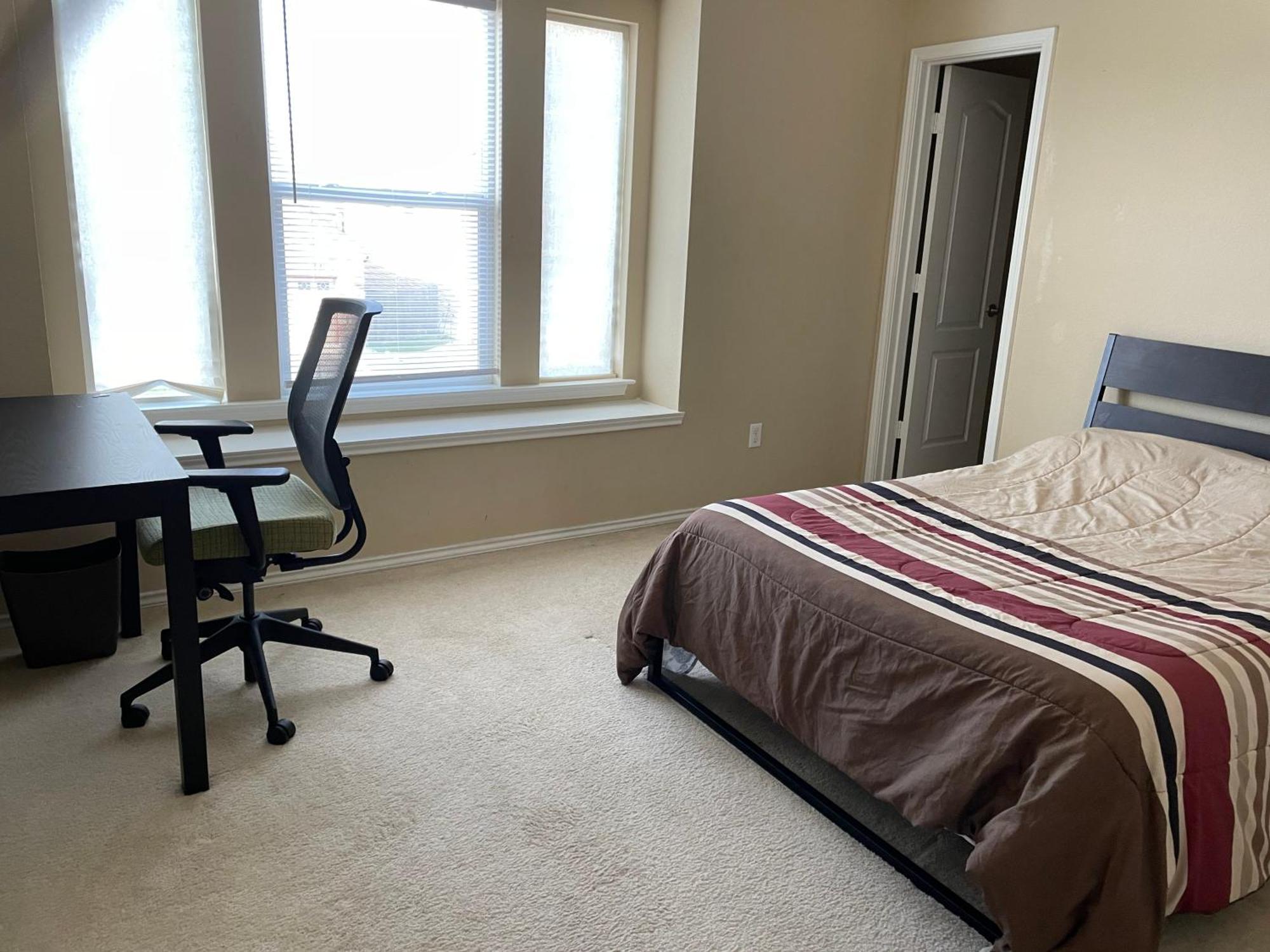 With Shared Bath, 20 Mins To Tesla Homestay