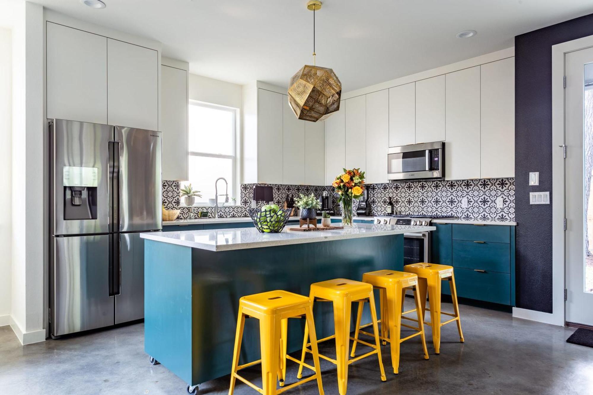 Rainey St - 6min Walk - 6th St - 3min Drive *