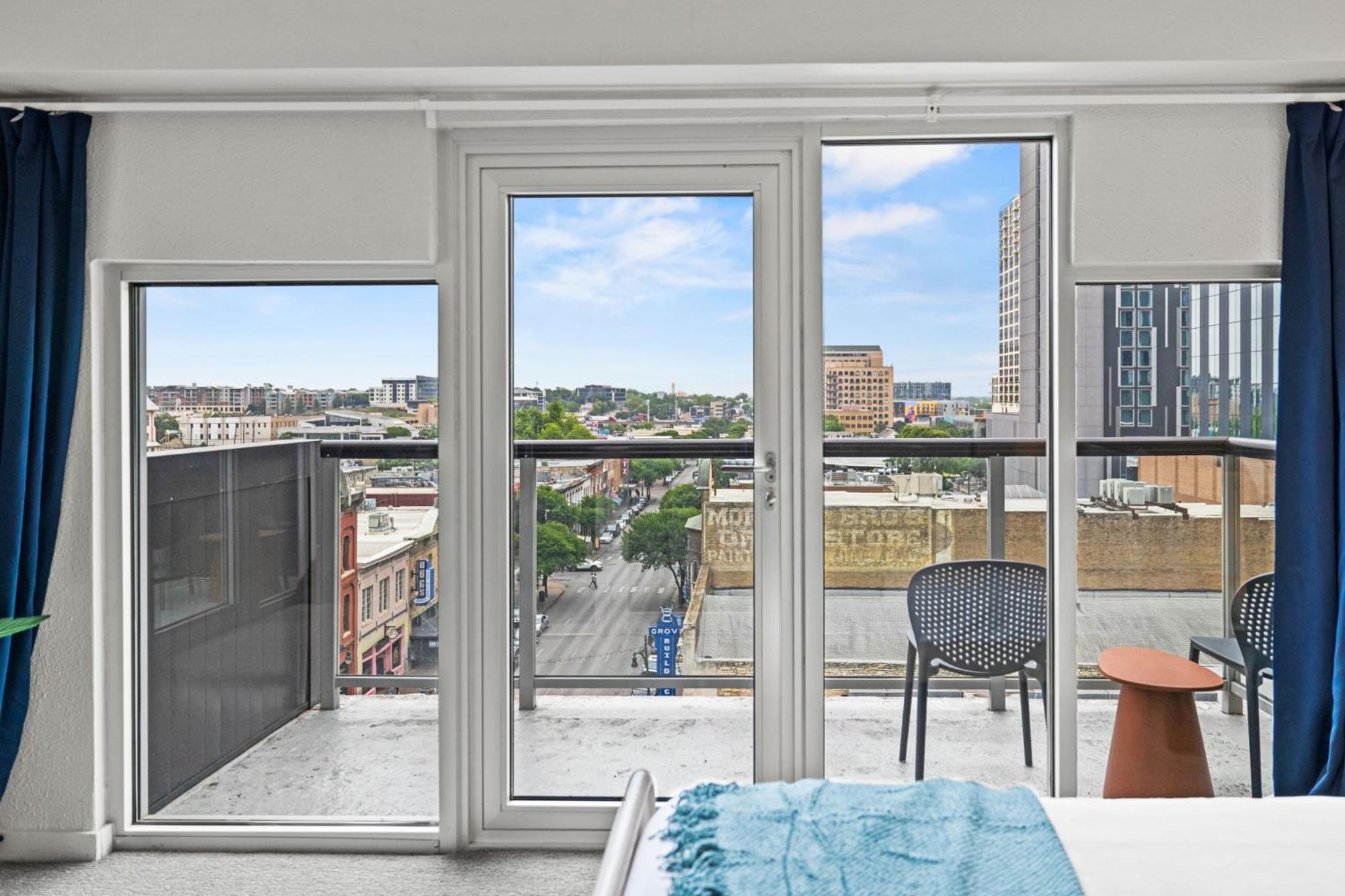 Littlefield Lofts, Hosted By Placemakr - 6th St * Austin