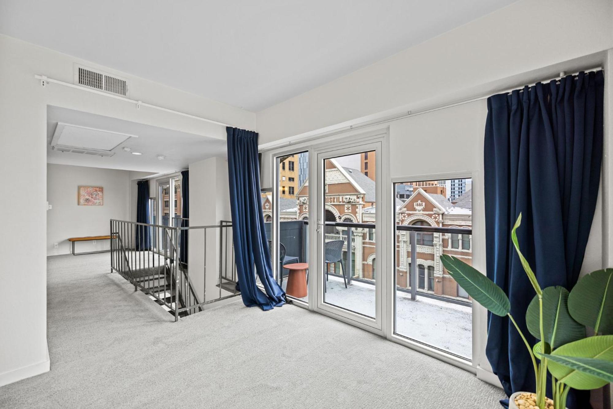 Littlefield Lofts, Hosted By Placemakr - 6th St Apartment *