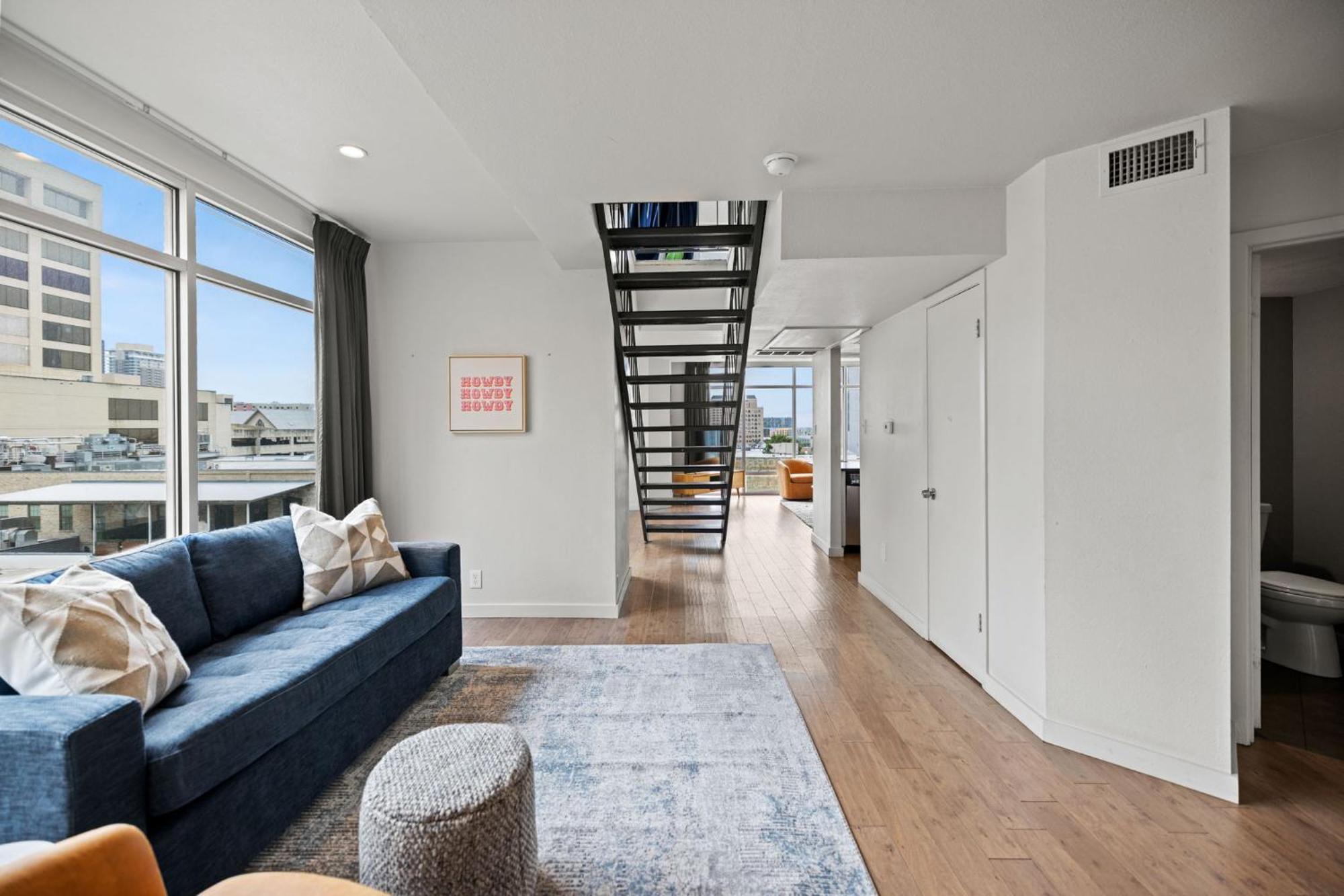 Littlefield Lofts, Hosted By Placemakr - 6th St Apartment *