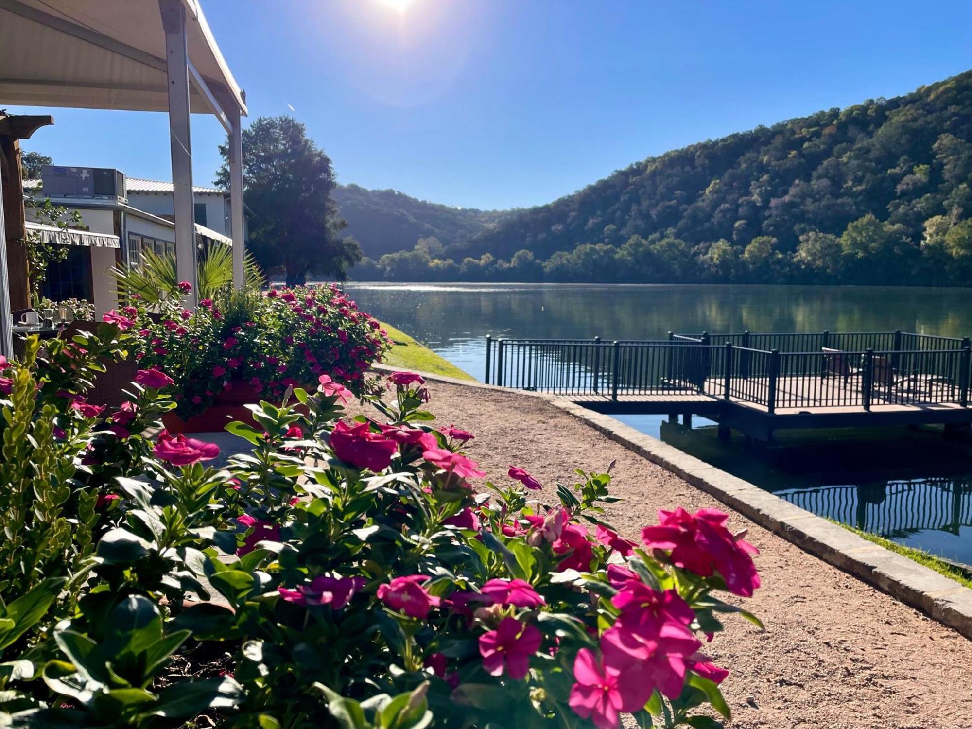 Resort Lake Spa Austin