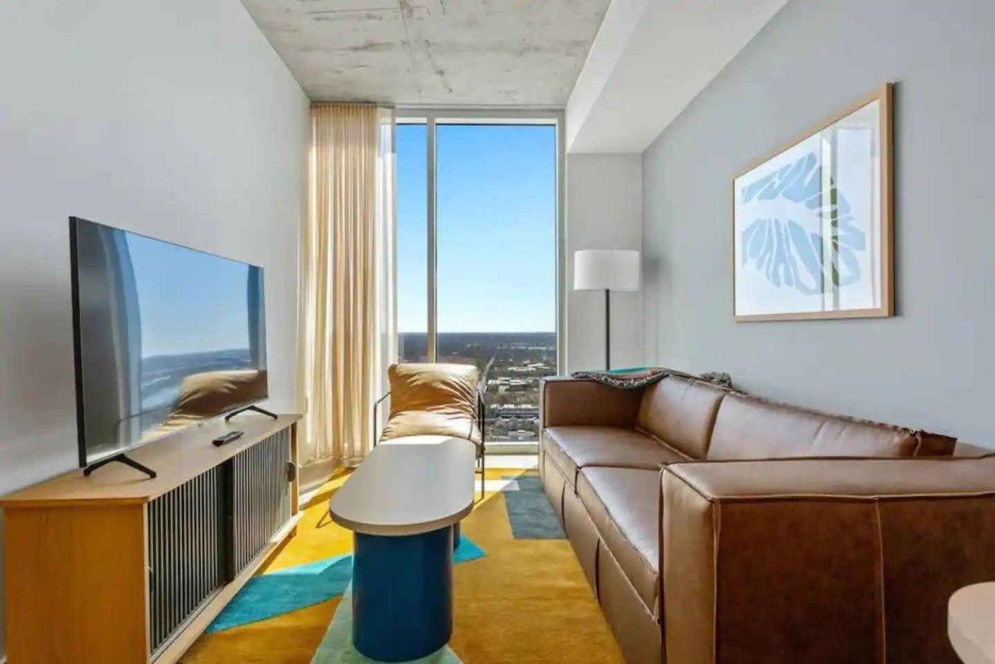 Modern 1br On Rainey St With Pool And Views Holiday home Austin
