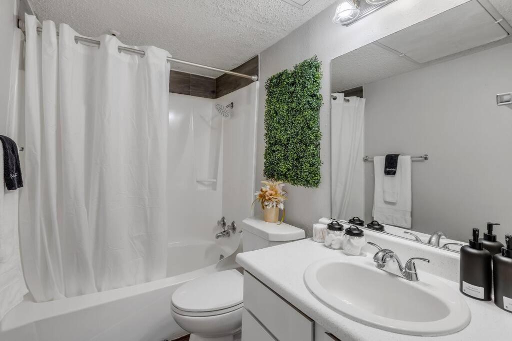 Apartment 5 Min To Downtown 2bed 2bath 5 Star Location *