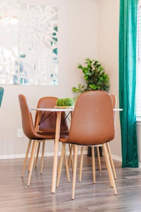 5 Min To Downtown 2bed 2bath 5 Star Location Apartment Austin