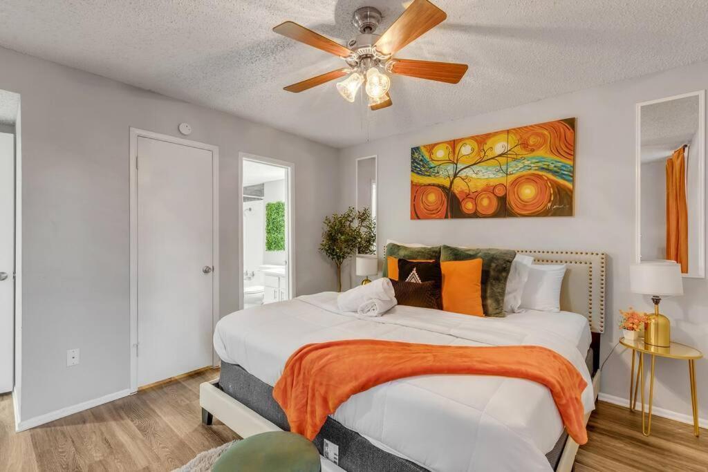 5 Min To Downtown 2bed 2bath 5 Star Location