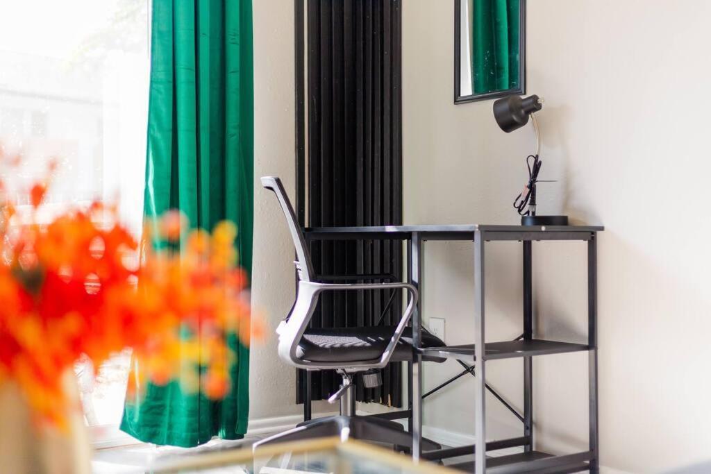 5 Min To Downtown 2bed 2bath 5 Star Location * Austin