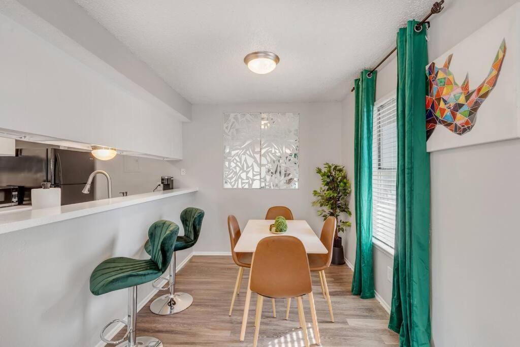 5 Min To Downtown 2bed 2bath 5 Star Location