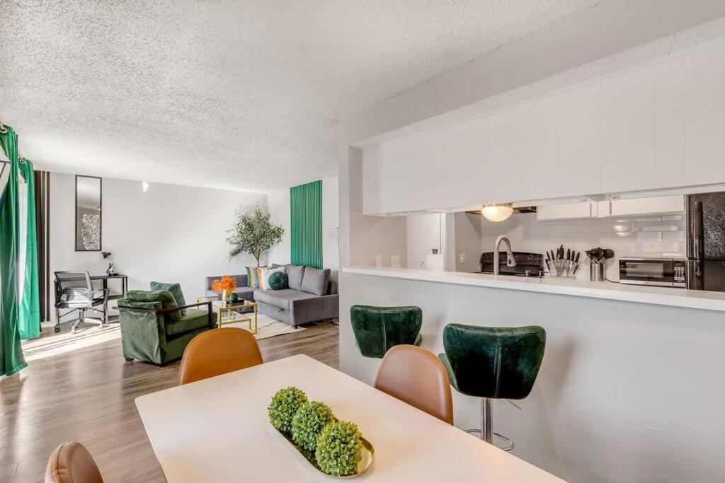 5 Min To Downtown 2bed 2bath 5 Star Location