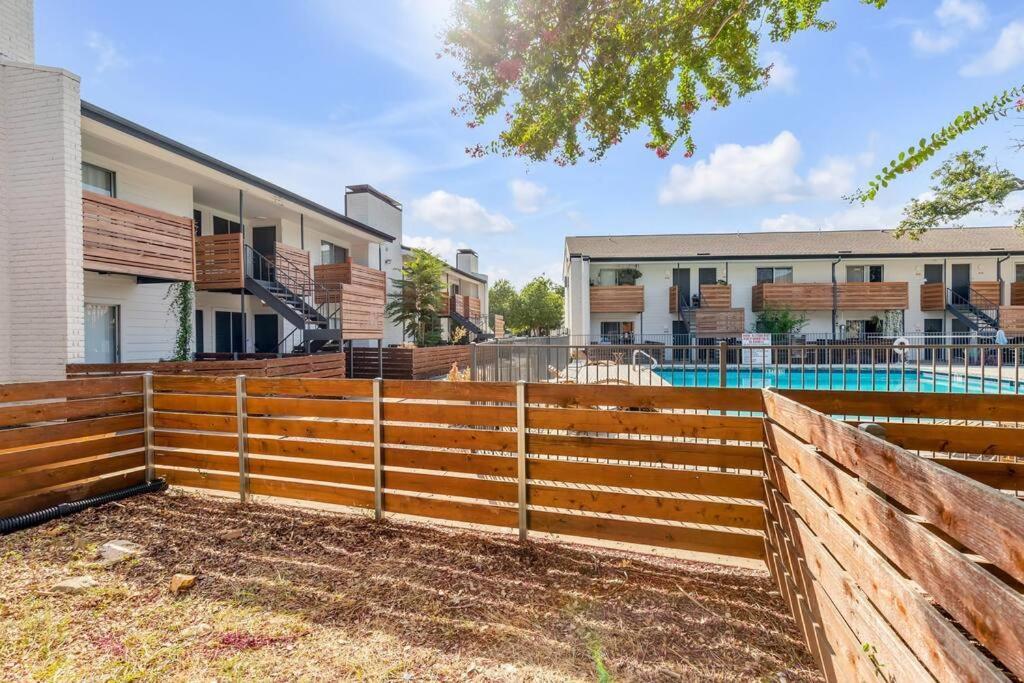 5 Min To Downtown 2bed 2bath 5 Star Location Apartment