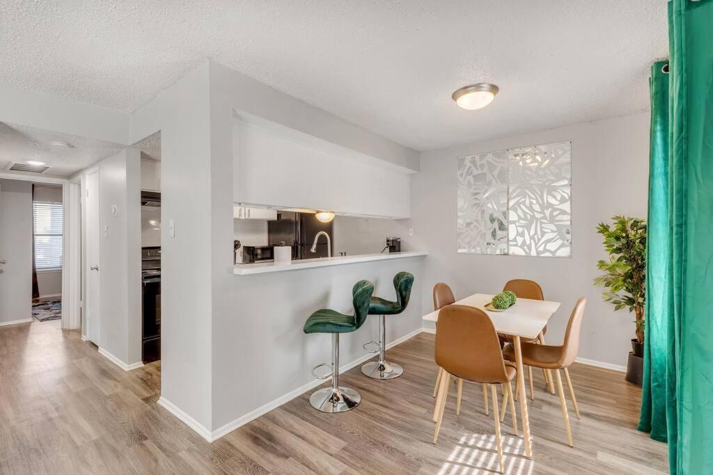 5 Min To Downtown 2bed 2bath 5 Star Location Apartment Austin