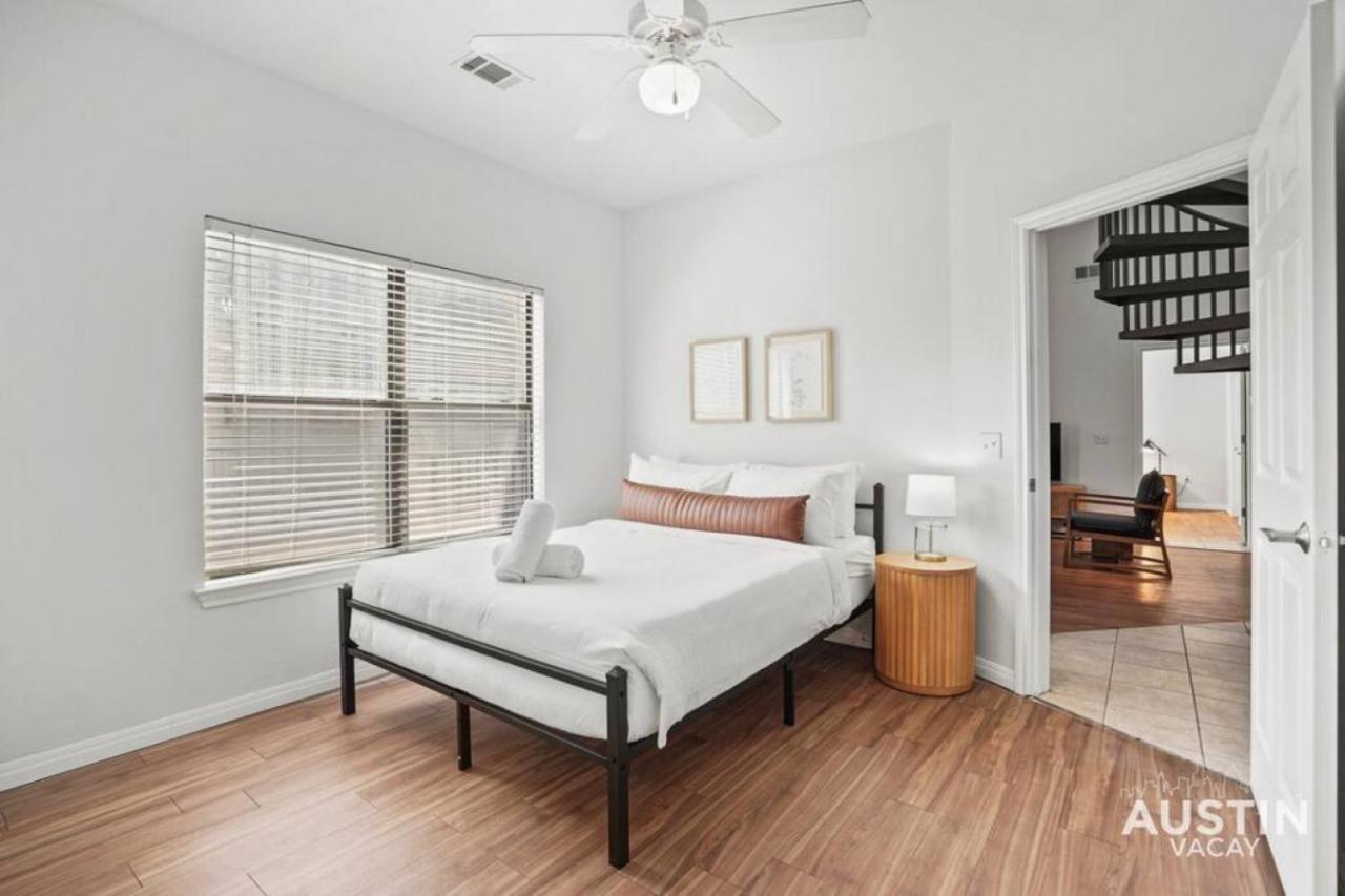 Prime Location Modern Comfort Sleeps Up To 16 *
