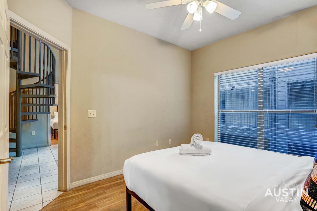 Prime Location Modern Comfort Sleeps Up To 16 Apartment