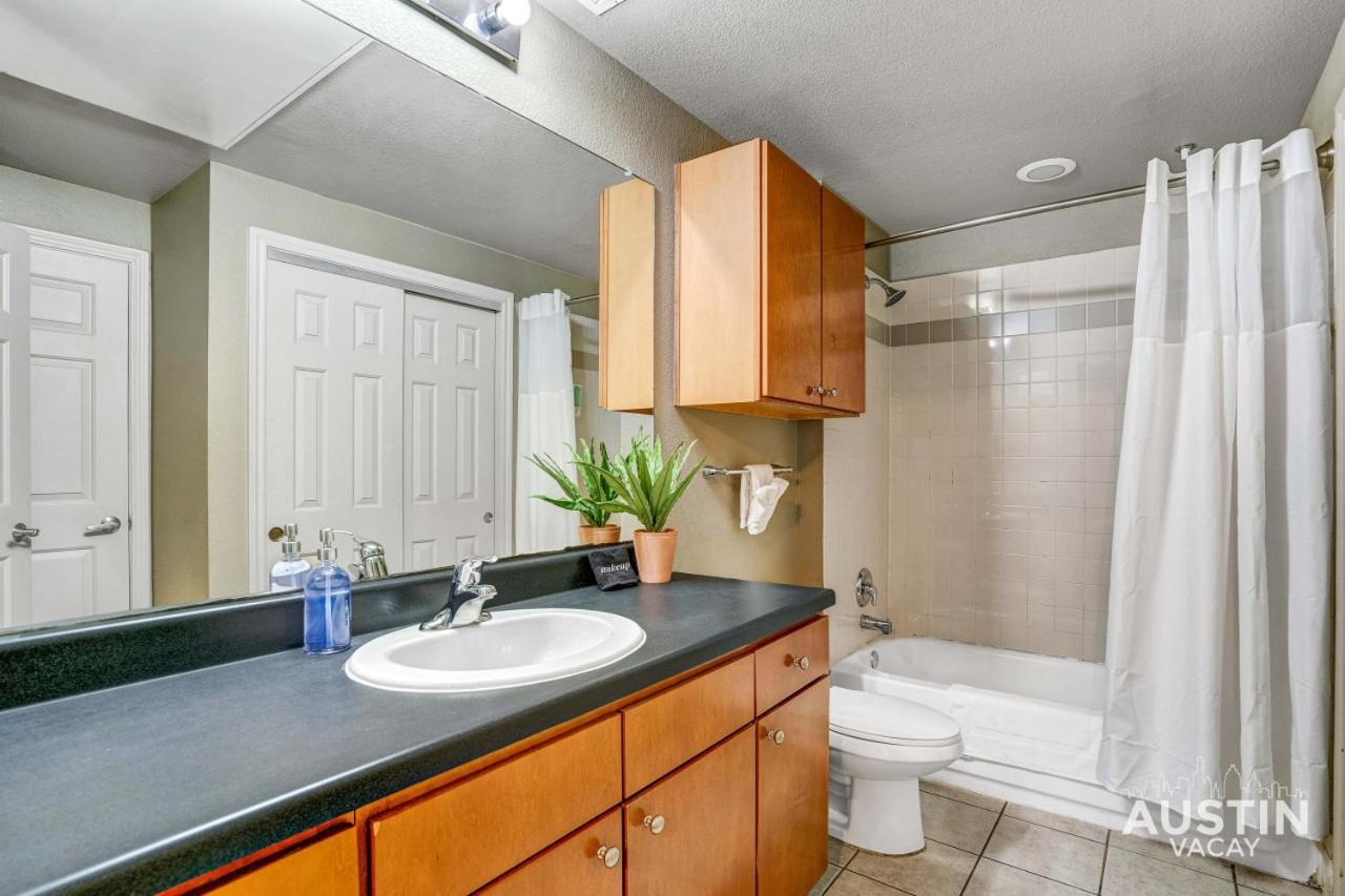 Prime Location Modern Comfort Sleeps Up To 16 Austin