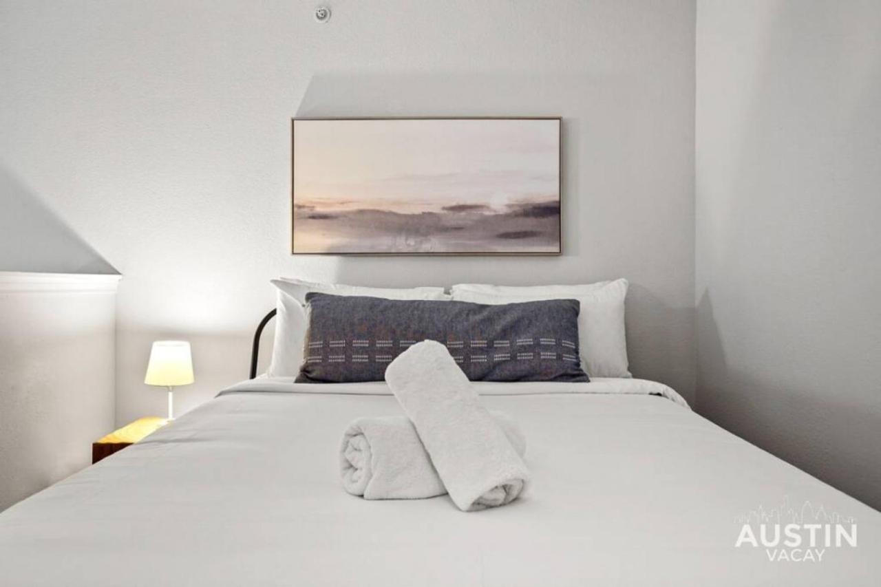Prime Location Modern Comfort Sleeps Up To 16 Apartment