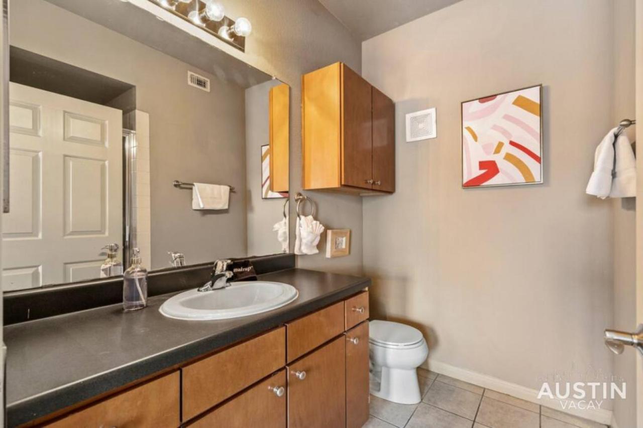 Dual Apts In Downtown Perfect For Groups Austin