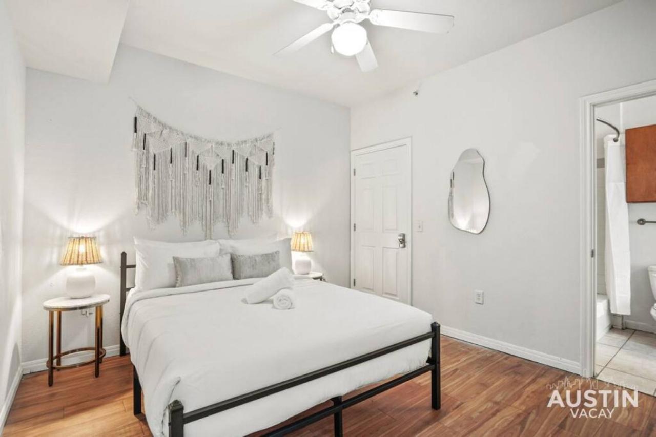 Prime Location Modern Comfort Sleeps Up To 16 Apartment Austin