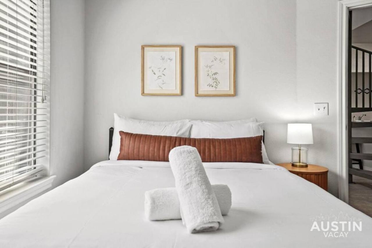Prime Location Modern Comfort Sleeps Up To 16 *