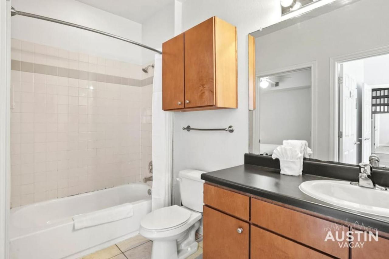 Prime Location Modern Comfort Sleeps Up To 16 Apartment Austin