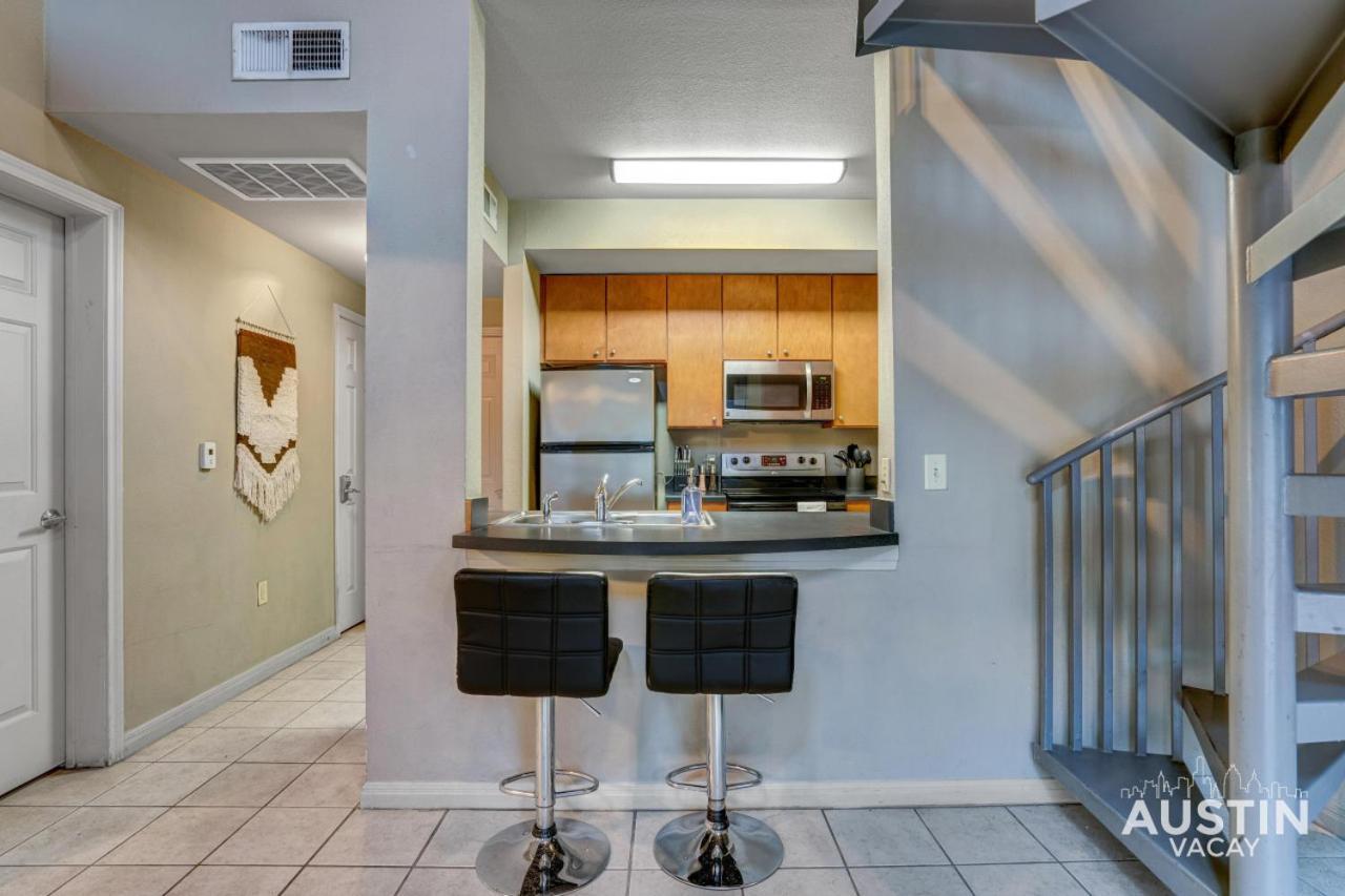 Prime Location Modern Comfort Sleeps Up To 16 *