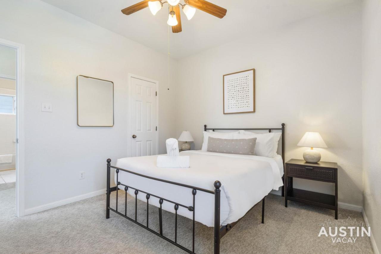 Perfect Location W Free Prkg And Cozy Beds *