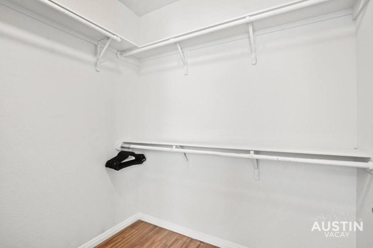 Prime Location Modern Comfort Sleeps Up To 16