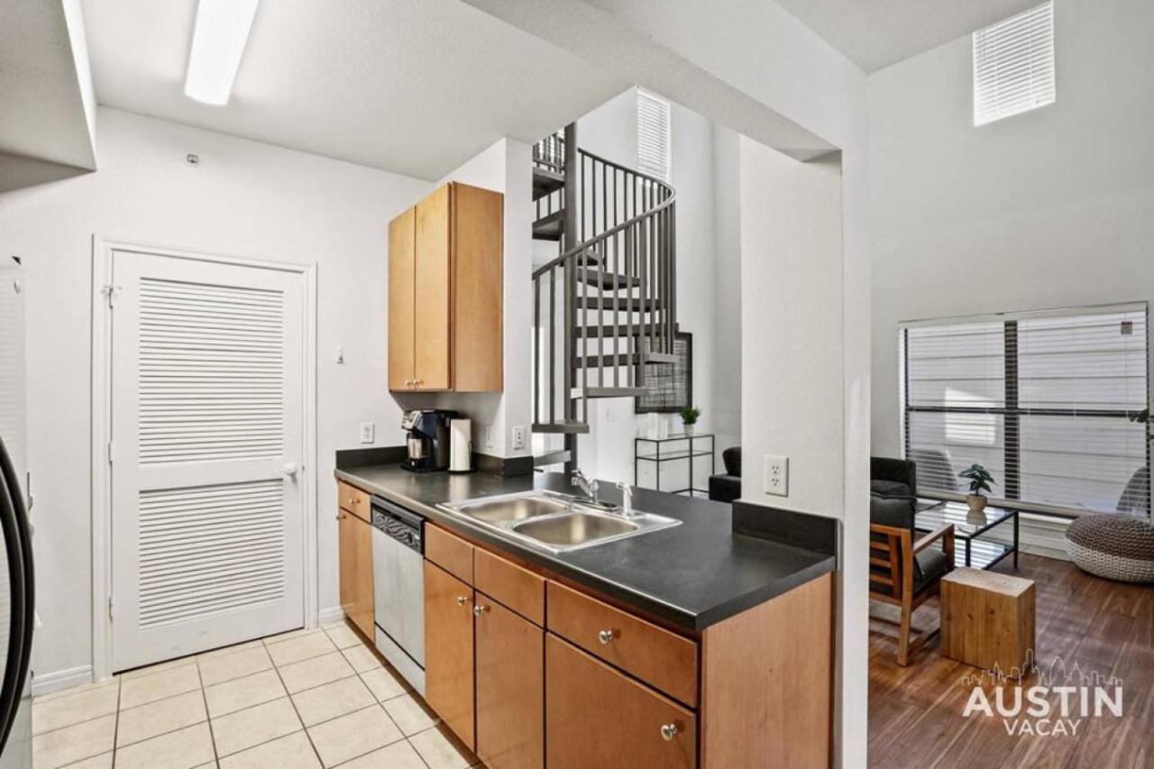 Prime Location Modern Comfort Sleeps Up To 16 Apartment