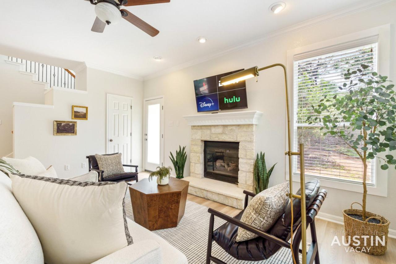 Perfect Location W Free Prkg And Cozy Beds *