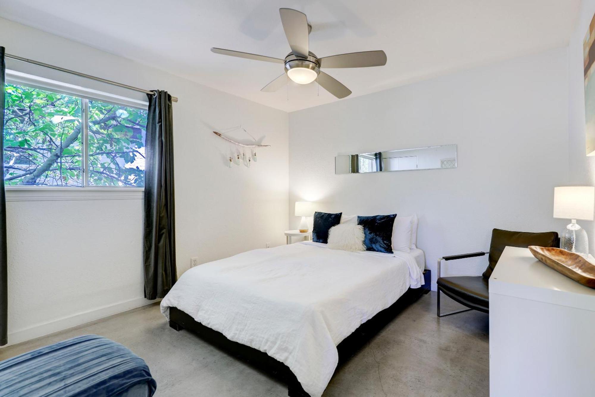 Cheery Modern Retreat Near Soco & Downtown By Lodgewell Holiday home Austin