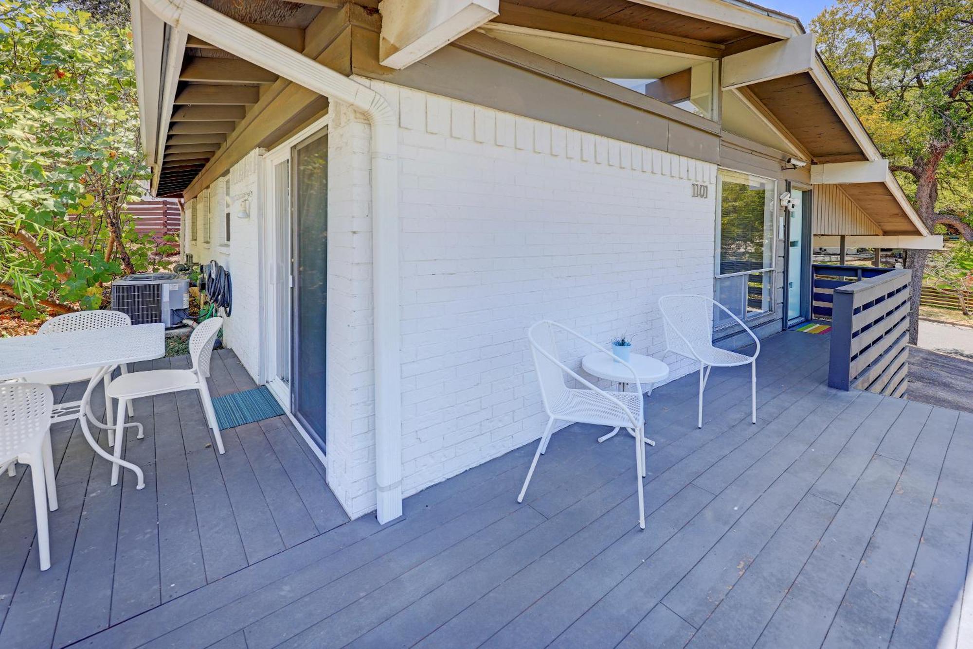 Cheery Modern Retreat Near Soco & Downtown By Lodgewell *