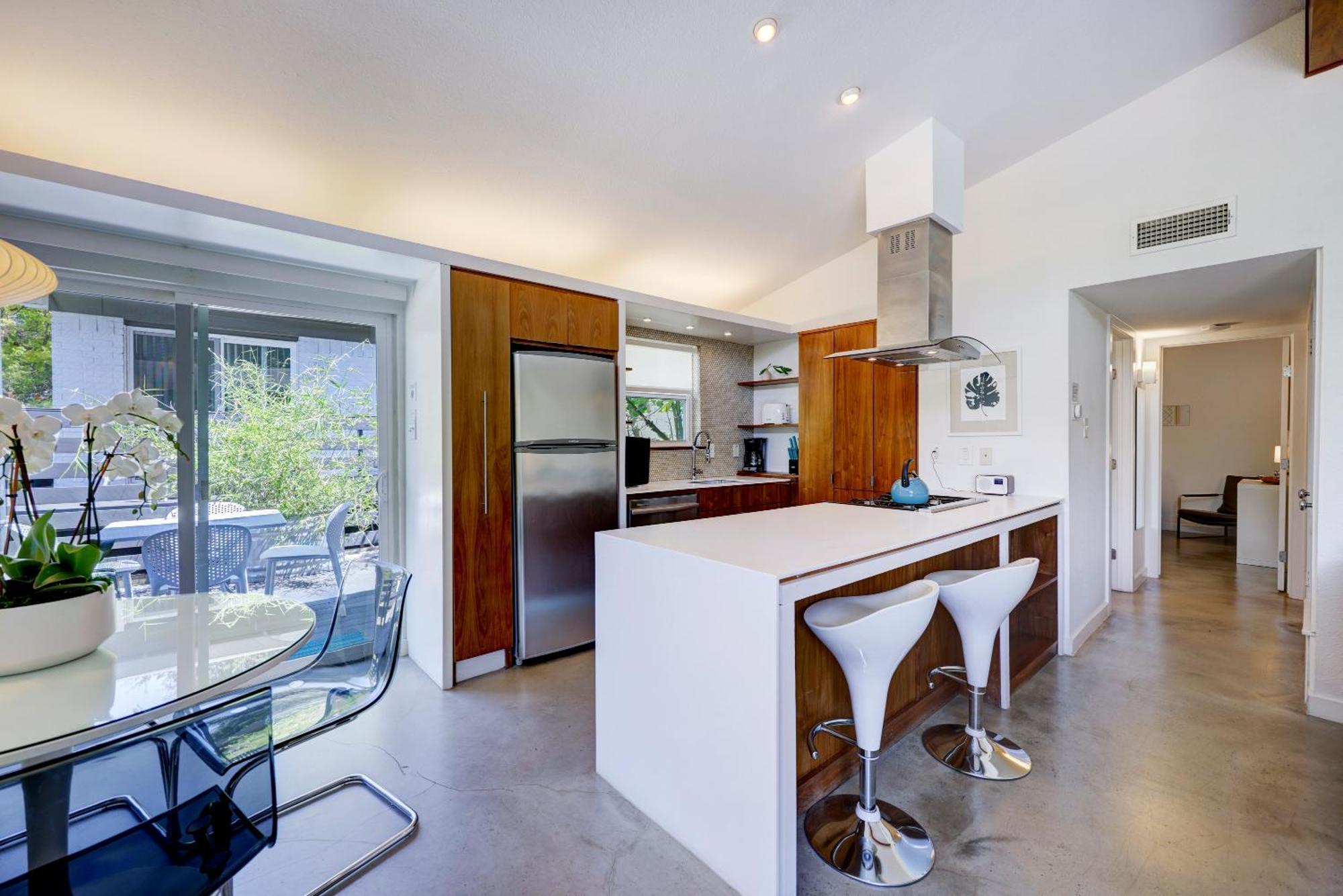 Cheery Modern Retreat Near Soco & Downtown By Lodgewell Austin