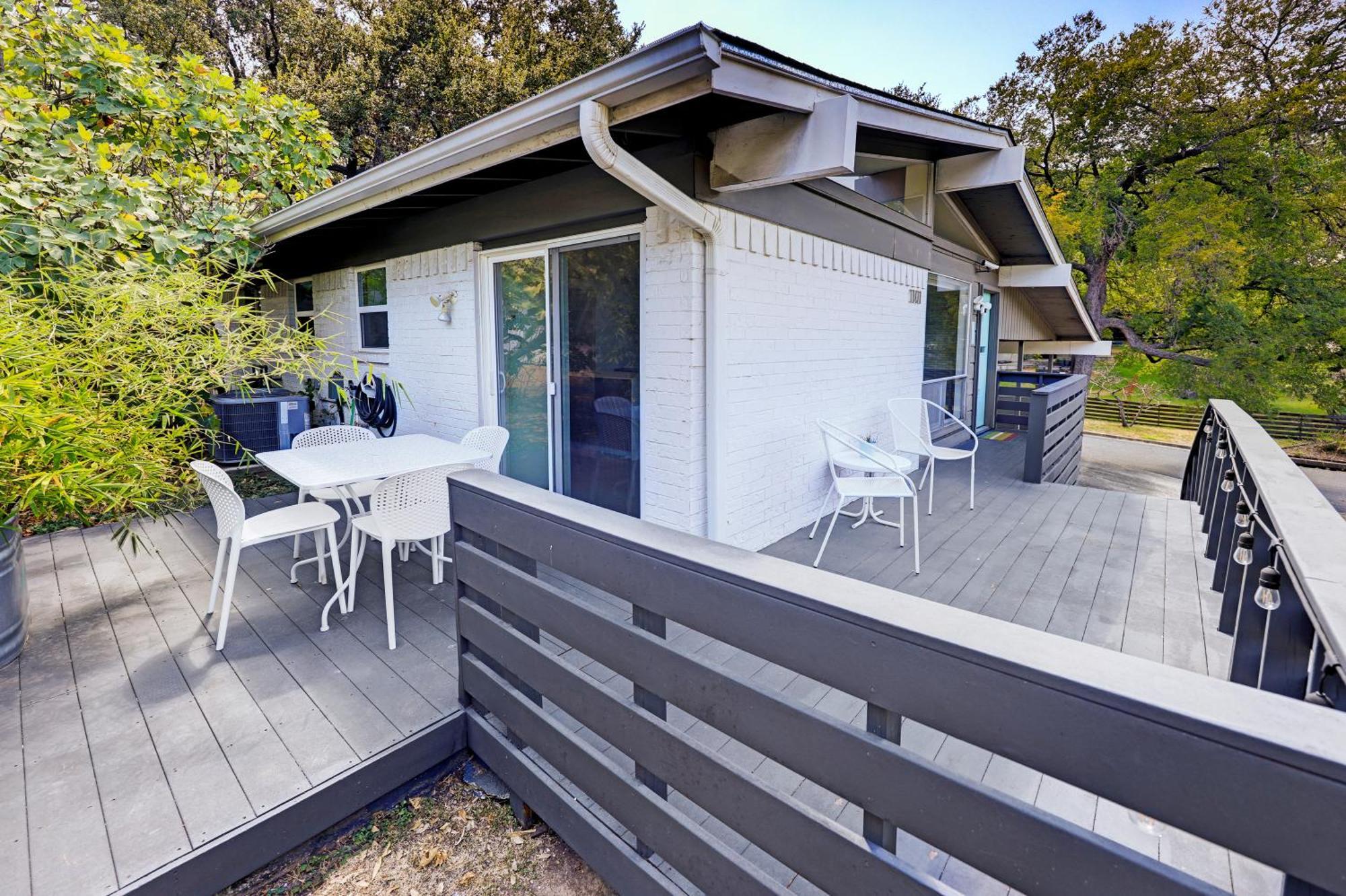 Cheery Modern Retreat Near Soco & Downtown By Lodgewell * Austin